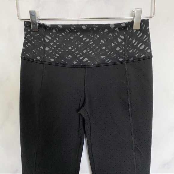 Lululemon‎ Gather & Crow Black Perforated Crop Pant - Picture 3 of 10